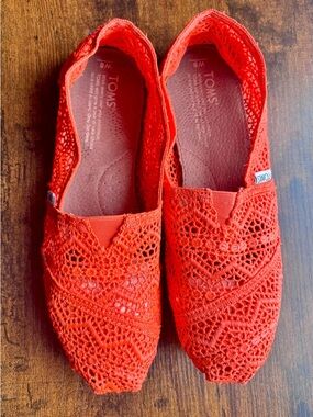 TOMS  Crochet Slip-On Alpargatas